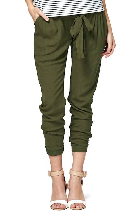 ドレープパンツ.png ドレープパンツ.png